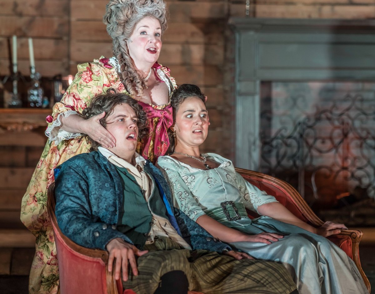 SHE STOOPS TO&nbsp;CONQUER: